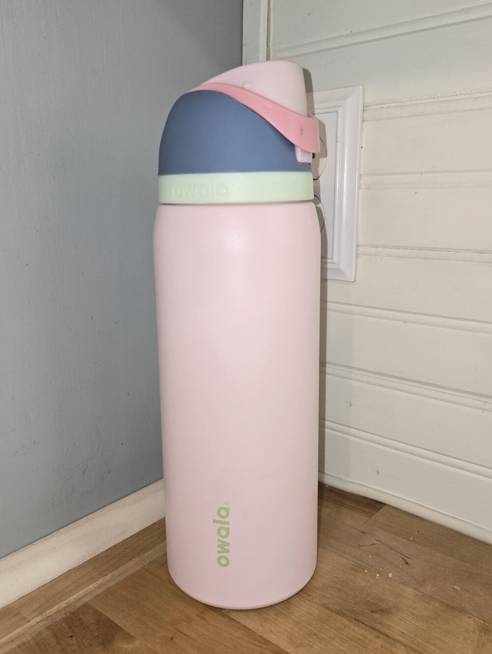 Owala Pink Insulated Water Bottle with Pastel Accent